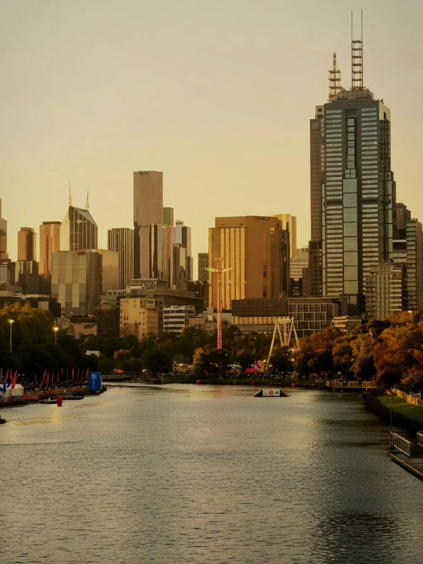 Every river eventually leads you home (Melbourne, Australia - the CBD skyline)